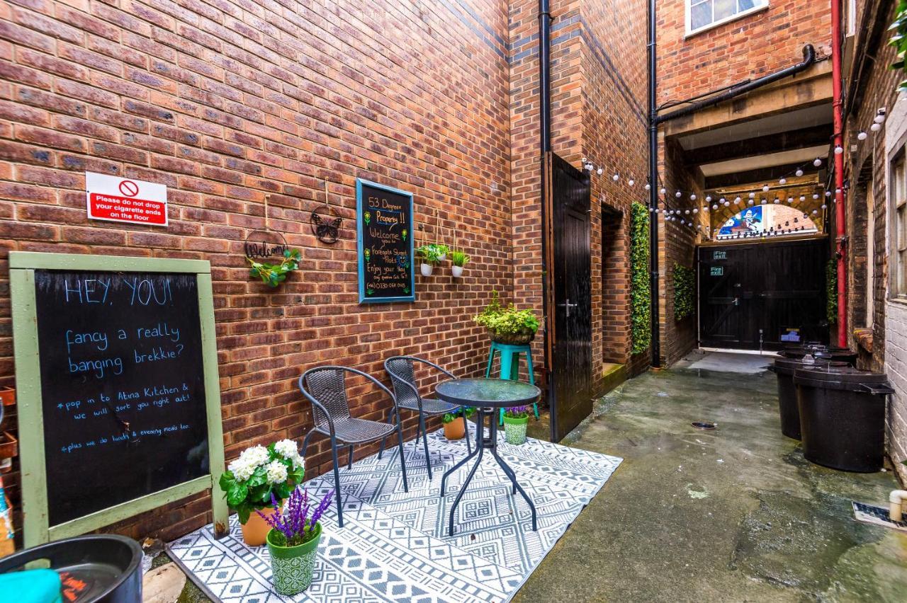 Stylish Chester City Centre Apartment By 53 Degrees Property, Ideal For Couples & Business Professionals - Sleeps 4 Экстерьер фото